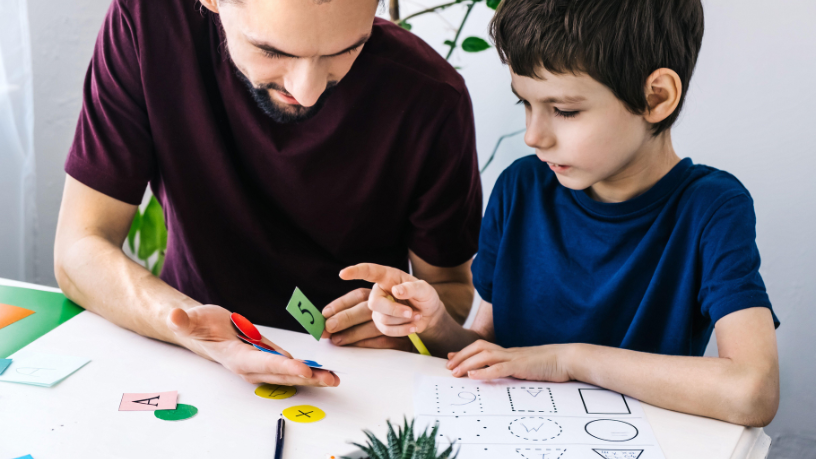 Em Qual é o papel da ciência no avanço dos tratamentos para o TEA? Confira com Alexandre Costa Pedrosa, a evolução científica amplia possibilidades e fortalece intervenções baseadas em evidências.