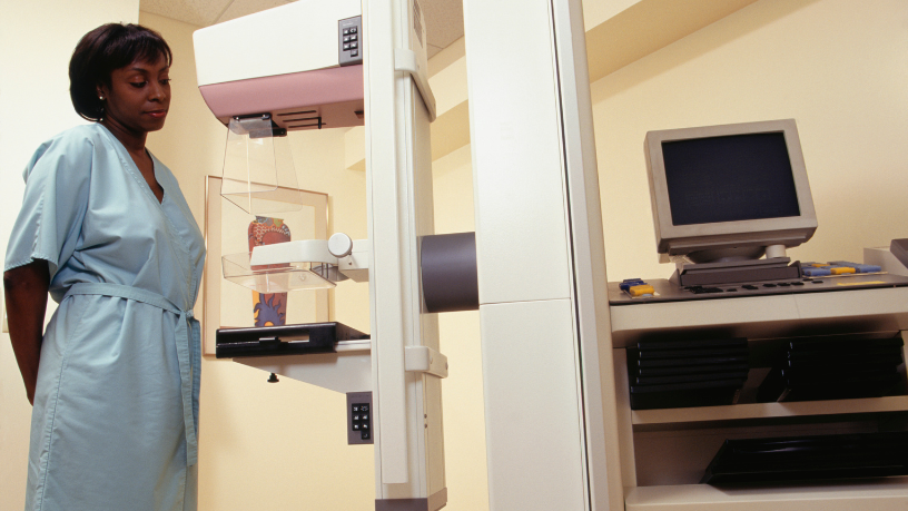 Estilo de vida e prevenção do câncer de mama: hábitos saudáveis e a prática regular de exercícios, como explica Vinicius Tadeu Sattin Rodrigues, são aliados importantes na proteção da saúde feminina.