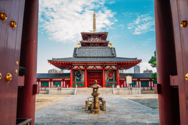 Alberto Toshio Murakami explora como os mercados tradicionais no Japão conectam cultura, gastronomia e cotidiano em espaços cheios de história e tradição.