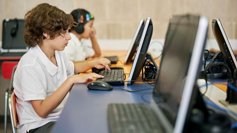 Transformação Educacional em Santa Catarina: Como os R$3,6 Bilhões em Infraestrutura e Tecnologia Podem Redefinir o Ensino
