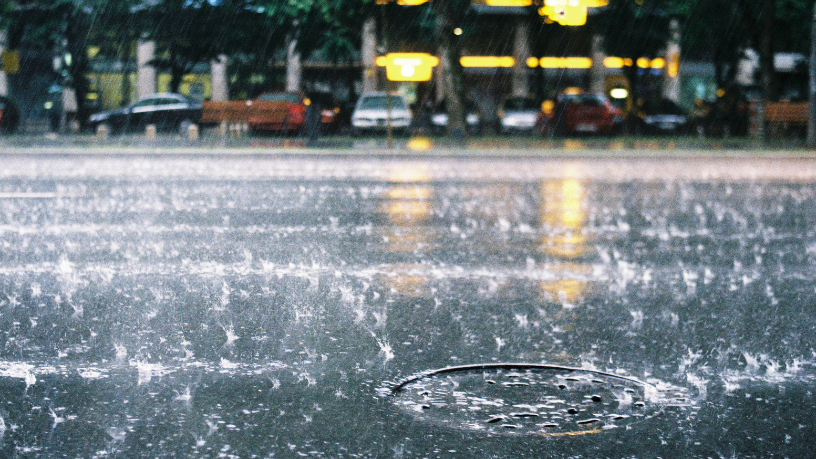 Chuva forte deixa o Rio Grande do Sul em alerta vermelho e famílias fora de casa